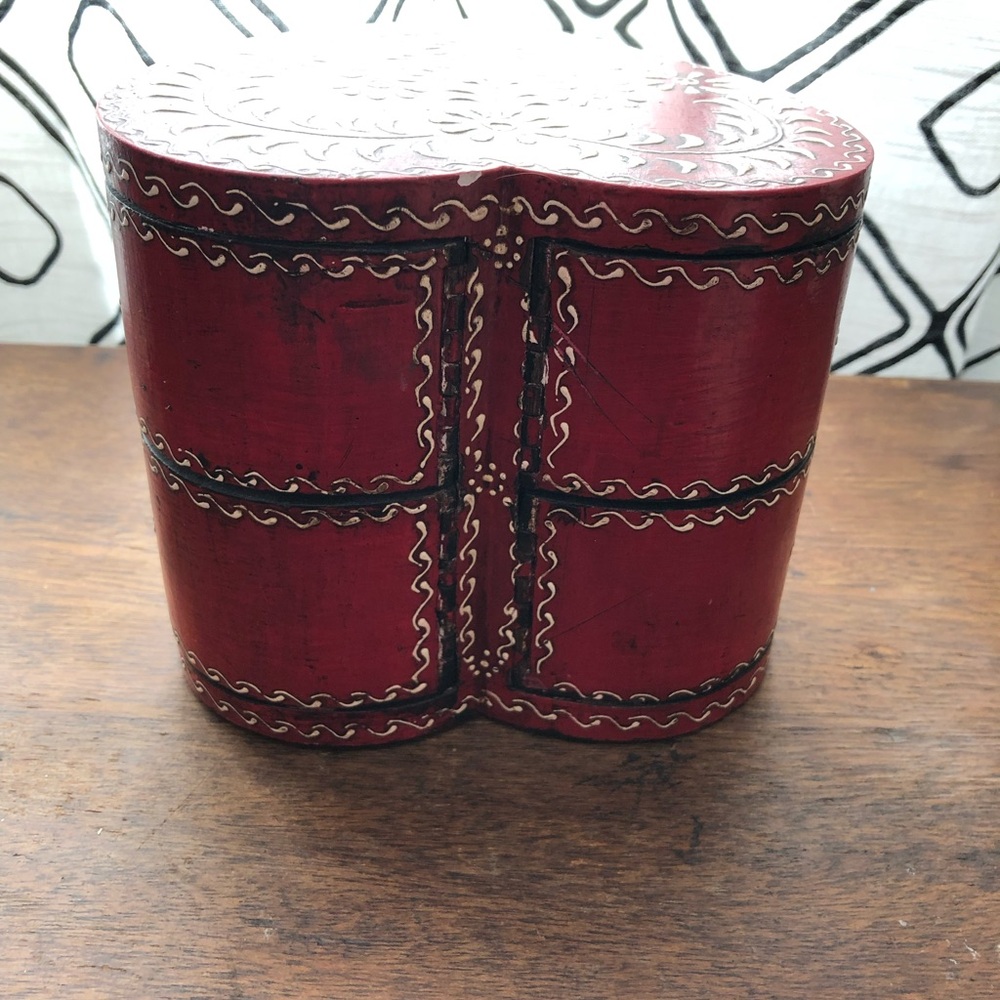 Red Heart-Shaped Decorative Box - Picture 4 of 7